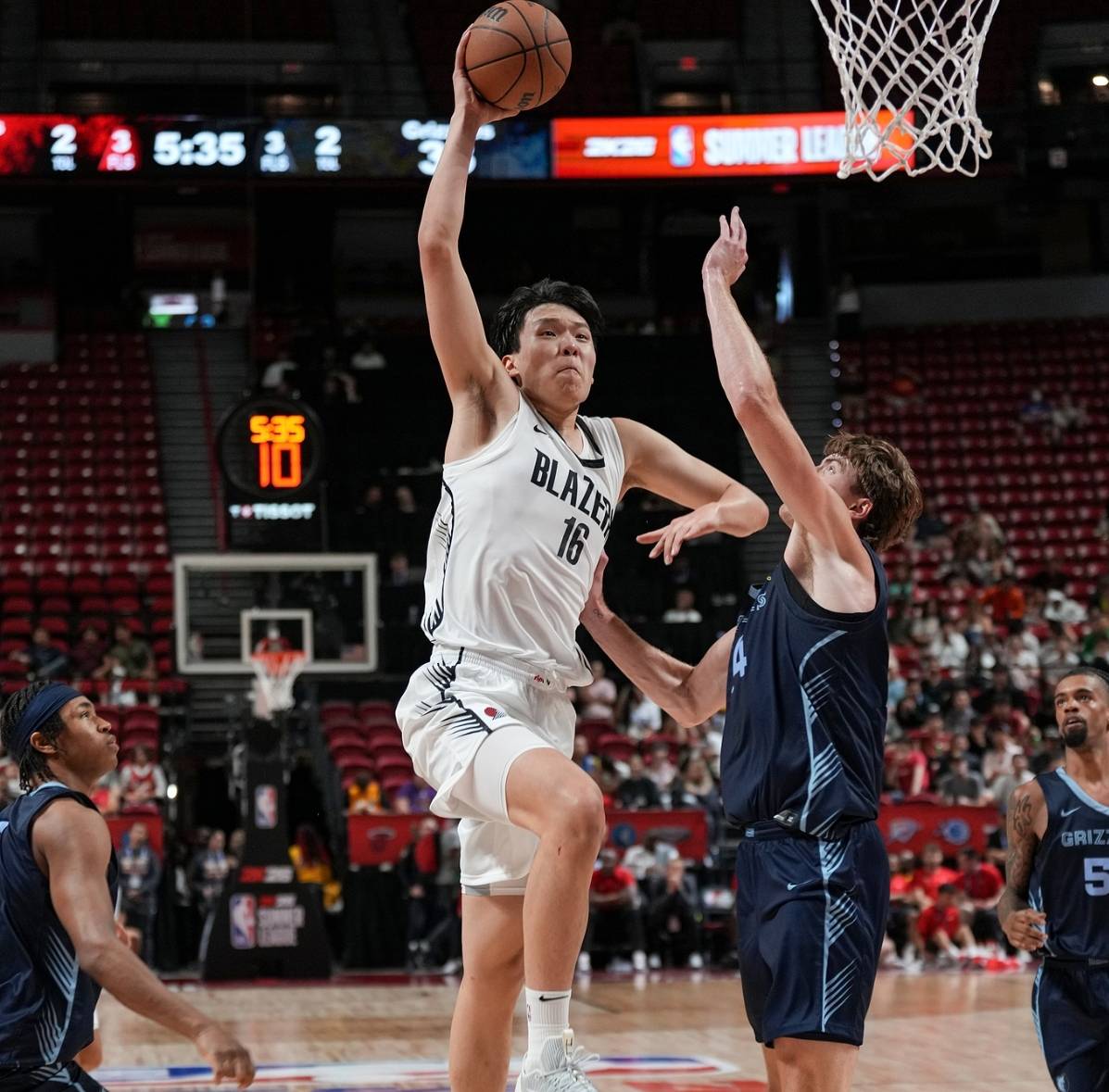 冲刺阶段波特兰开拓者迎来里程碑:世预赛节点到来,话题不断,团队化学反应显著 冲刺阶段波特兰开拓者迎来里程碑:世预赛节点到来,话题不断,团队化学反应显著