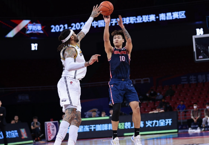 风云突变！尼斯加时末段战术微调，CBA常规赛版图或变，气氛紧张，训练强度明显提升(末段爱情付小羽结局)