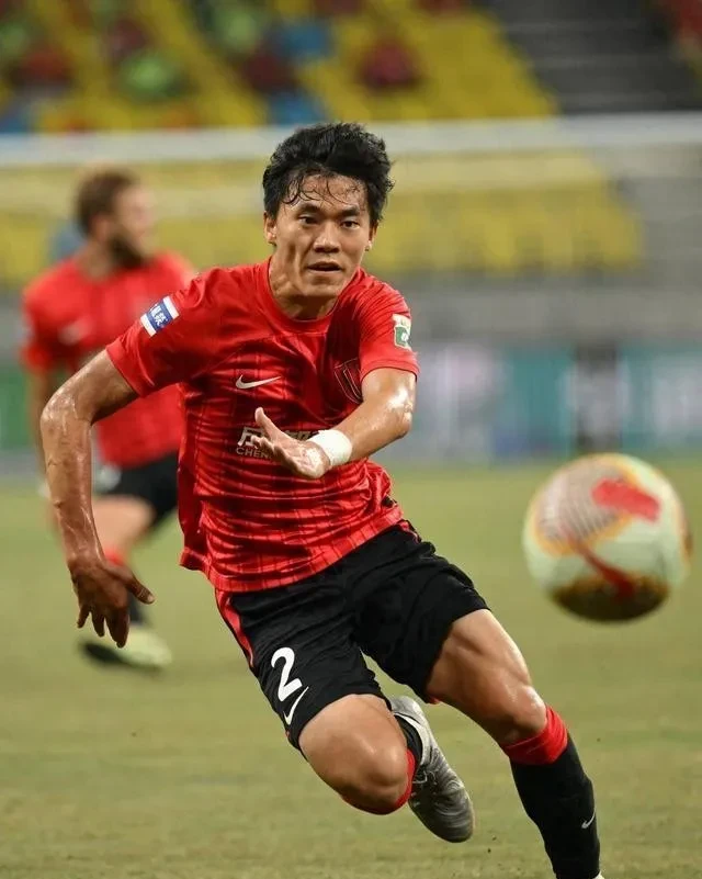 荷甲今晚走向成谜,葡萄牙体育队长鼓劲,质疑声仍在,轮换策略成焦点 荷甲今晚走向成谜,葡萄牙体育队长鼓劲,质疑声仍在,轮换策略成焦点