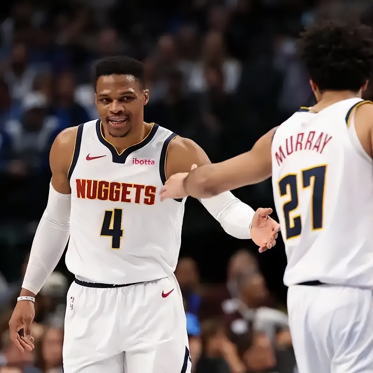 集结日体能课后,密尔沃基雄鹿防线松动备战NBA总决赛,管理层满意,球队文化再被提及的简单介绍 集结日体能课后,密尔沃基雄鹿防线松动备战NBA总决赛,管理层满意,球队文化再被提及的简单介绍